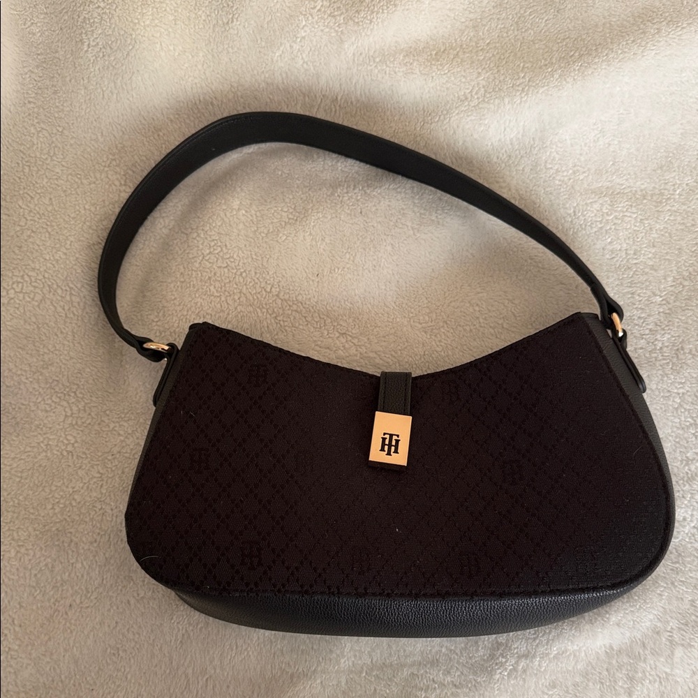 Tommy Hilfiger Black Shoulder Bag with Gold Logo Accent